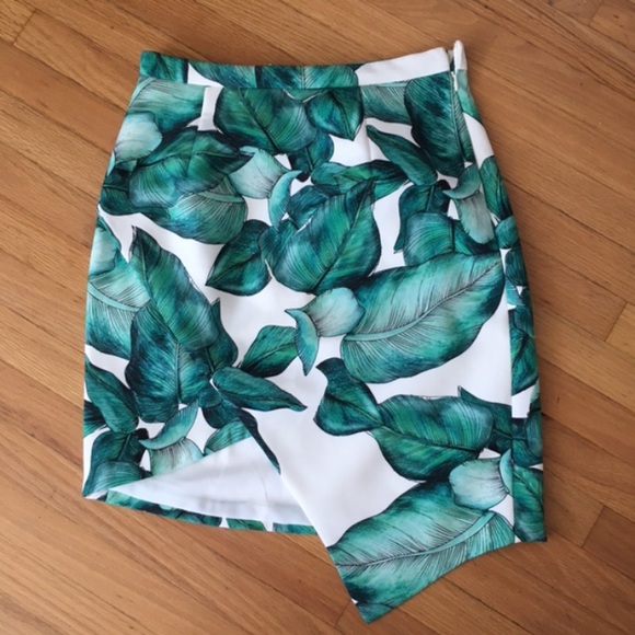 Dresses & Skirts - Cameo Palm Asymmetrical skirt M- see description